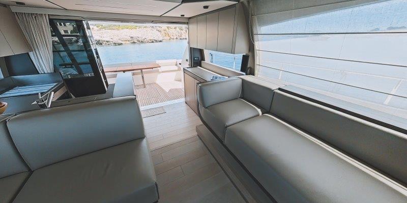 2017 FERRETTI YACHTS 550 